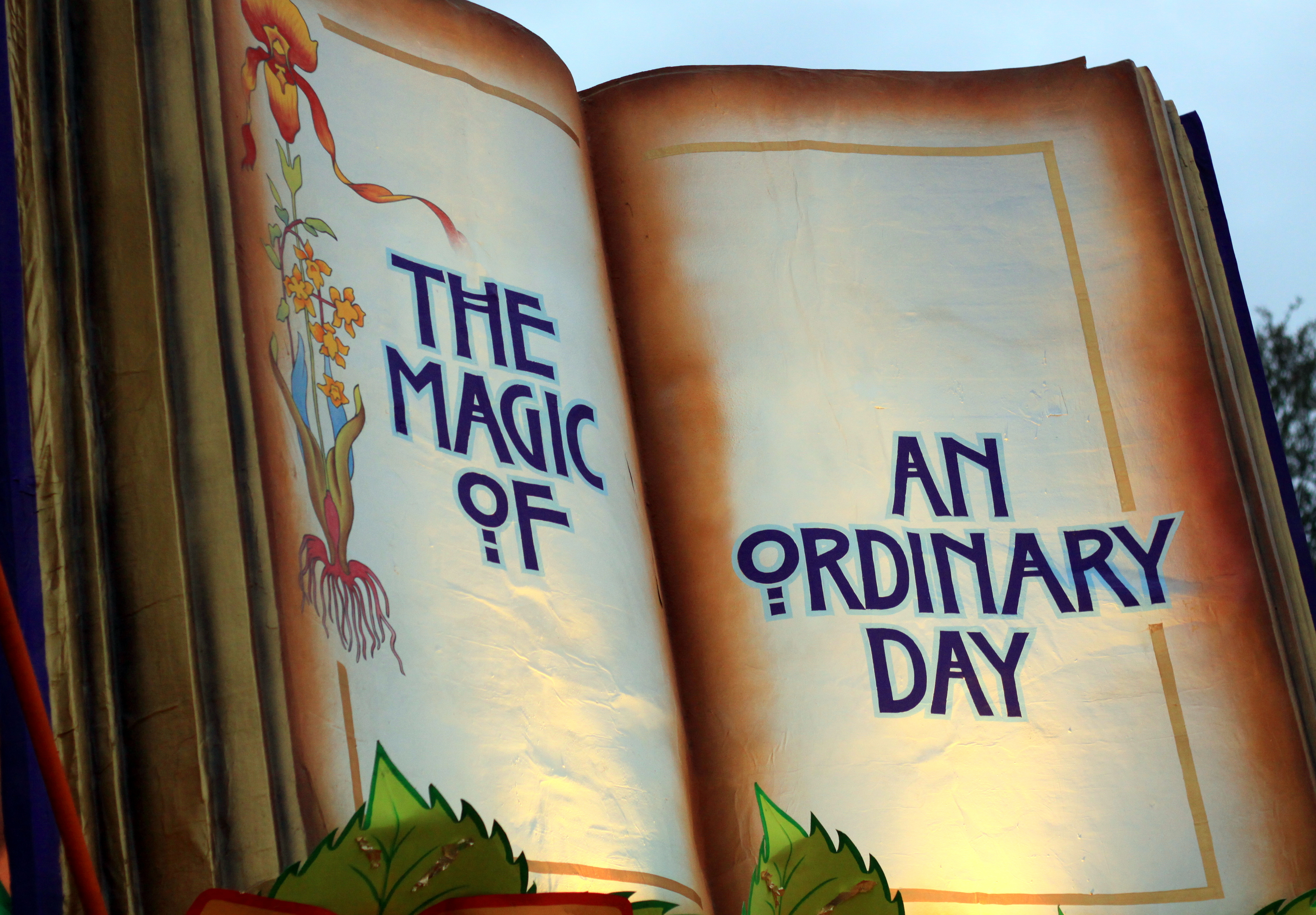The Orpheus title float, "The Magic of an Ordinary Day." (Robert Morris, UptownMessenger.com)