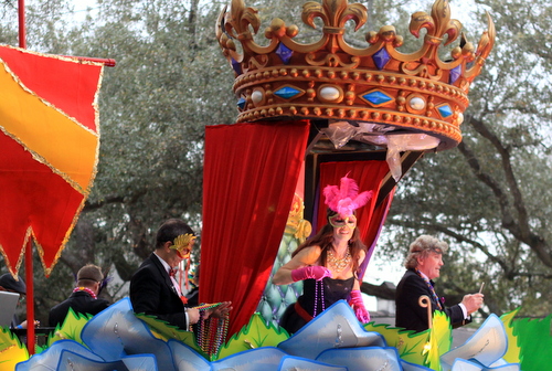 Reality TV star Lisa Vanderpump prepares a throw from her float in Orpheus. (Robert Morris, UptownMessenger.com)