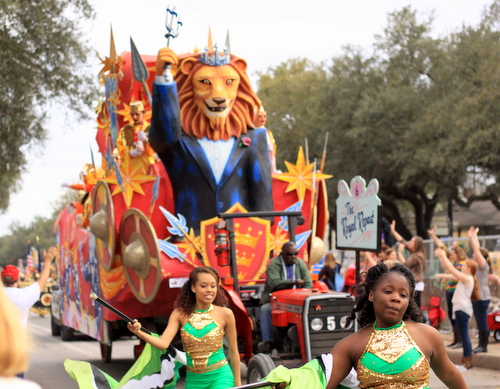 The Proteus "Royal Repast" float rolls on Napoleon Avenue. (Robert Morris, UptownMessenger.com)