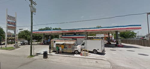 The Super Discount Gas station at South Claiborne and Washington in June 2014 (via Google maps)