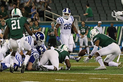 Tulane linebacker Nico Marley, right, recovers a fumble in the first quarter. (Zach Brien, UptownMessenger.com)
