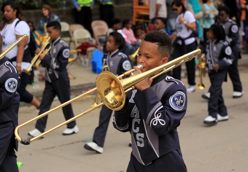 Lafayette Academy Charter School performs in the Krewe of Choctaw on Napoleon Avenue. (Robert Morris, UptownMessenger.com)