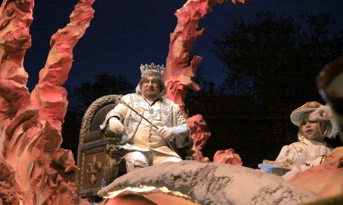 The Krewe of Hermes rolls on Napoleon Avenue. (Robert Morris, UptownMessenger.com)