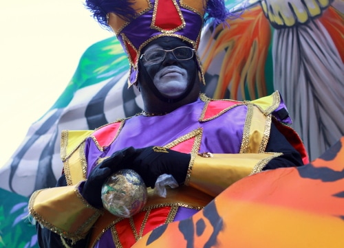 The Krewe of Zulu rides on St. Charles Avenue. (Robert Morris, UptownMessenger.com)