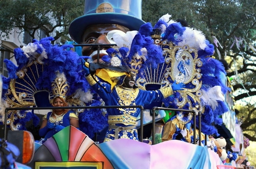 The Krewe of Zulu rolls on St. Charles Avenue. (Robert Morris, UptownMessenger.com)