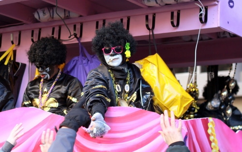 The Krewe of Zulu rolls on St. Charles Avenue. (Robert Morris, UptownMessenger.com)