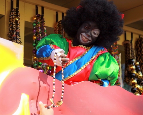 The Krewe of Zulu rolls on St. Charles Avenue. (Robert Morris, UptownMessenger.com)
