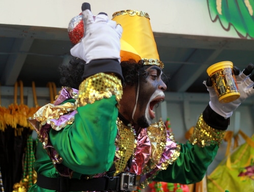 The Krewe of Zulu rolls on St. Charles Avenue. (Robert Morris, UptownMessenger.com)