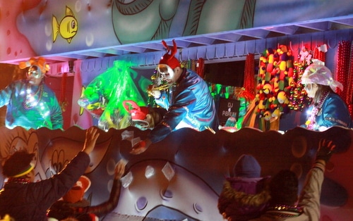 Krewe of Morpheus rolls on Magazine Street. (Robert Morris, UptownMessenger.com)