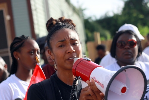 Angela Kinlaw speaks during a rally demanding justice for Eric Harris. (Robert Morris, UptownMessenger.com)