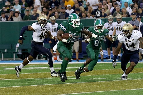 Tulane running back Josh Rounds breaks a run up the middle. Navy defeated Tulane 21-14 at Yulman Stadium. (Zach Brien, UptownMessenger.com)