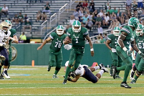 Johnathan Brantley runs on a quarterback draw. Navy defeated Tulane 21-14 at Yulman Stadium. (Zach Brien, UptownMessenger.com)
